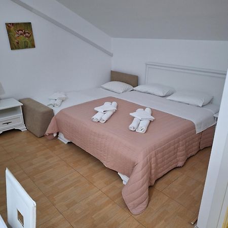 Apartmani P&M Tivat Exteriör bild