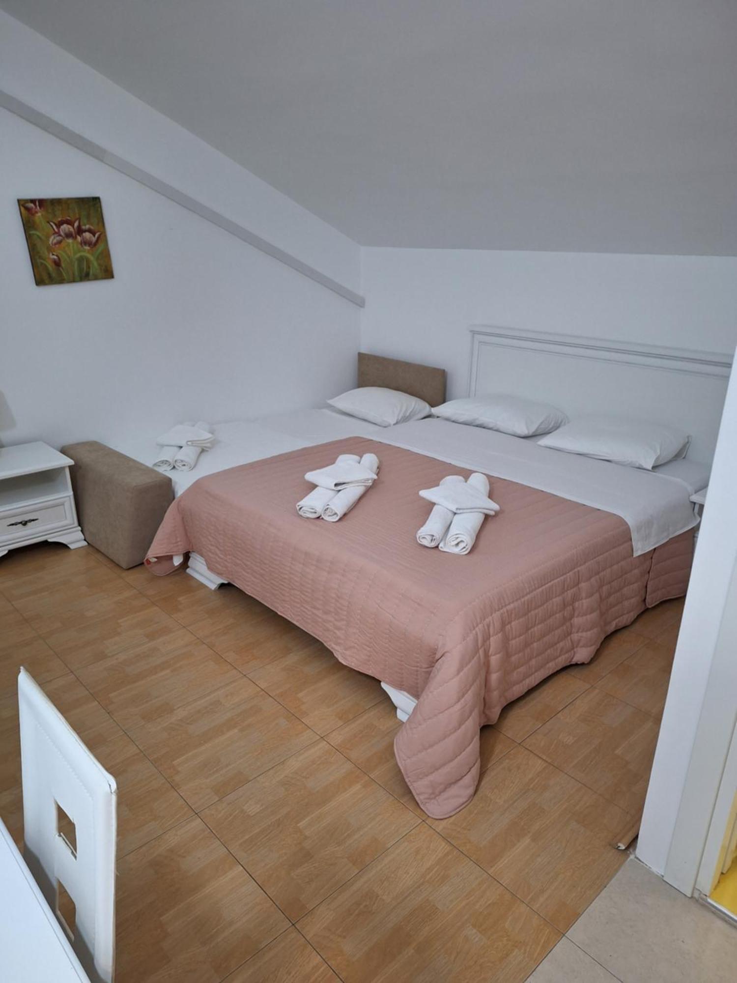 Apartmani P&M Tivat Exteriör bild