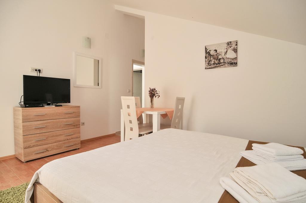 Apartmani P&M Tivat Exteriör bild