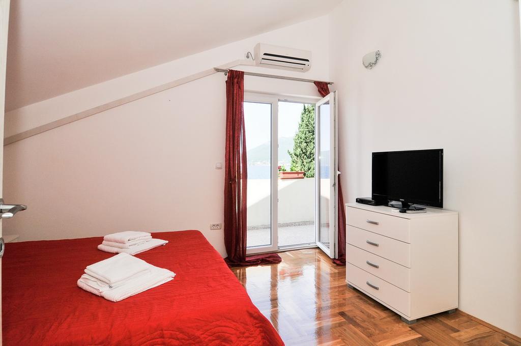 Apartmani P&M Tivat Exteriör bild